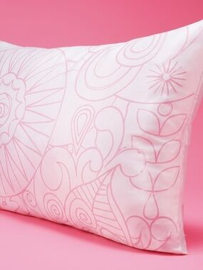 NWT AMIKA Set of 2 Satin Pillowcases